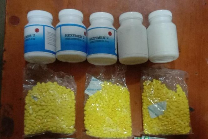 
					Sejumlah obat terlarang diamankan polisi. (Foto: PMJ News)