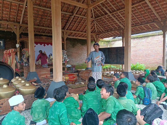 
					Wayang Ditakuti Siswa SD, Joglo Langgar Srimuji Beri Edukasi