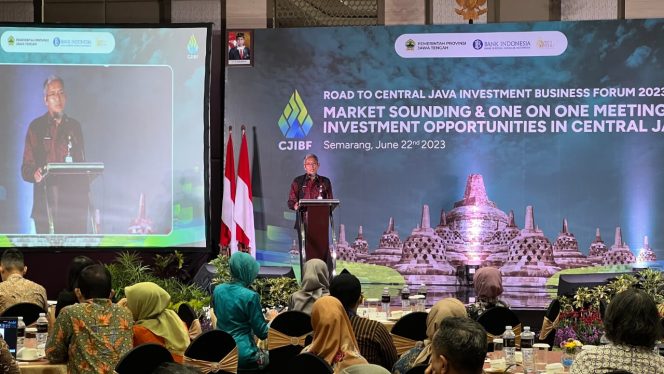 
					Sekretaris Daerah Jawa Tengah, Sumarno, saat membuka Road to CJIBF di Gumaya Semarang.
