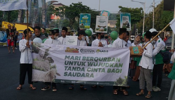 
					LAZiS Al-Ihsan Jateng, menggelar Grand Opening dan Pawai Menyambut Idul Adha saat CFD di Simpang Lima Semarang, Minggu (18/6/2023).