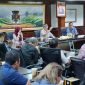 Kepala KpwBI Jateng Rahmat Dwisaputra memaparkan tentang Festival Jateng Syariah 2023 dalam "Angkringan in the morning" di kantor BI Jateng.