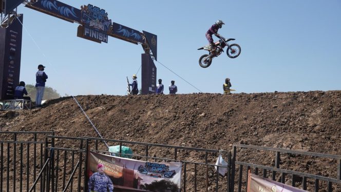 
					Para pembalap grasstrack dan motorcross berlaga di ajang Kejurnas KASAL Cup di Salatiga didukung bahan bakar berkualitas Pertamax Turbo