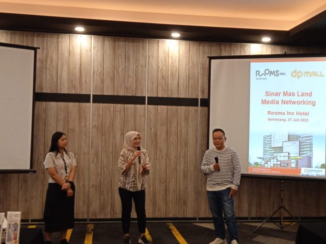 
					Management Sinar Mas Land, Rooms Inc Hotel dan DP Mall Semarang menyampaikan paparannya kepada awak media dalam Media Gathering di Rooms Inc Hotel, Kamis (27/7/2023).