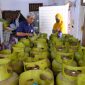 Petugas Pertamina Patra Niaga tengah melakukan inspeksi mendadak (sidak) sebuah pangkalan LPG di Jawa Tengah.
