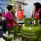 Direktur SDM dan Penunjang Bisnis PT Pertamina Patra Niaga dan Executive GM Patra Niaga Regional Jawa Bagian Tengah, saat meninjau Pangkalan LPG Zumrotul Mutmainah di Pedurungan, Semarang