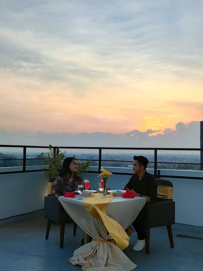 
					Rekomendasi Tempat Makan Malam Romantis, Nyaman dengan Pemandangan Super Indah di Pekalongan, Ini Pilihan Terbaiknya.