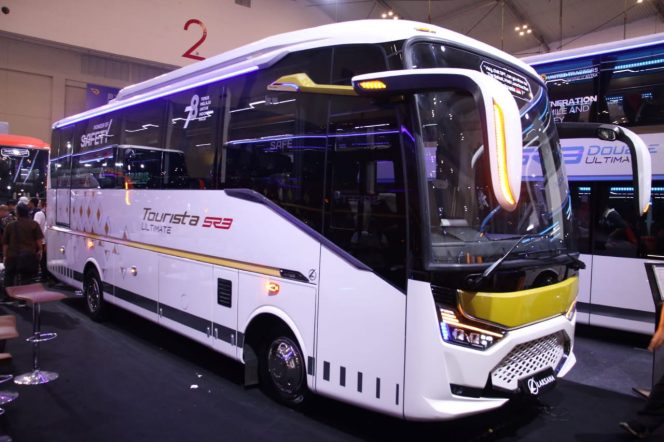 
					PT Hino Motors Sales Indonesia (HMSI) di ajang GAIKINDO Indonesia International Auto Show (GIIAS) 2023, melakukan handover atau penyerahan bus terbarunya kepada 3 perusahaan otobus terkemuka di Indonesia. Handover 3 unit bus dilakukan di booth salah satu karoseri ternama asal Semarang, yaitu Laksana, kepada PO Efisiensi, PO Sinar Jaya dan PO Subur Jaya, setelah selesai dibuat bodinya di karoseri Laksana.
