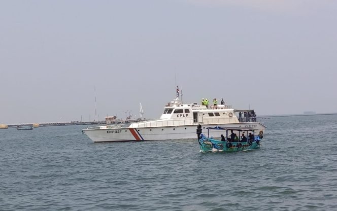 
					KSOP Gelar Latihan Gabungan Atasi Gangguan Keamanan di Pelabuhan Tanjung Emas Semarang.