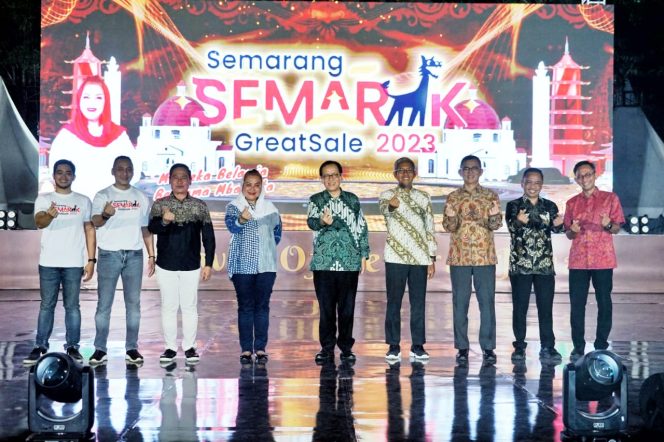 
					Pemerintah Kota Semarang, Bank Indonesia Provinsi Jawa Tengah dan Otoritas Jasa Keuangan Regional 3 Jawa Tengah dan DIY bersinergi menggelar The Jewel Of Central Java di Lapangan Simpanglima Semarang, 28-29 Oktober 2023.