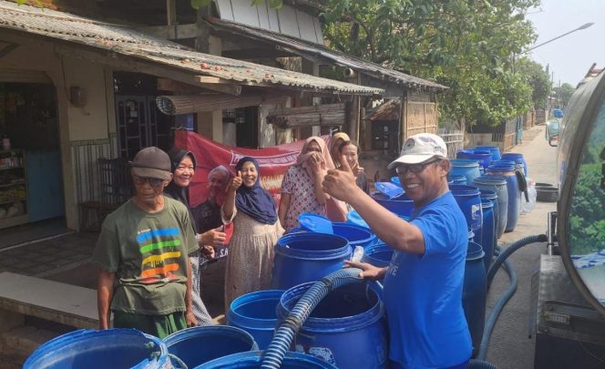 
					Kekeringan Parah, Relawan Ganjar Presiden Kembali Dropping Air Bersih di Kedungmalang