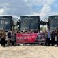 Hino menyerahkan 6 unit bus armada terbaru kepada PO EPA Star Palembang.