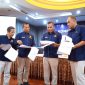 Kepala Kanwil DJP Jawa Tengah I Max Darmawan (dua dari kanan) saat memaparkan kinerja perpajakan dalam konferensi pers di Metro Park View Hotel Semarang.