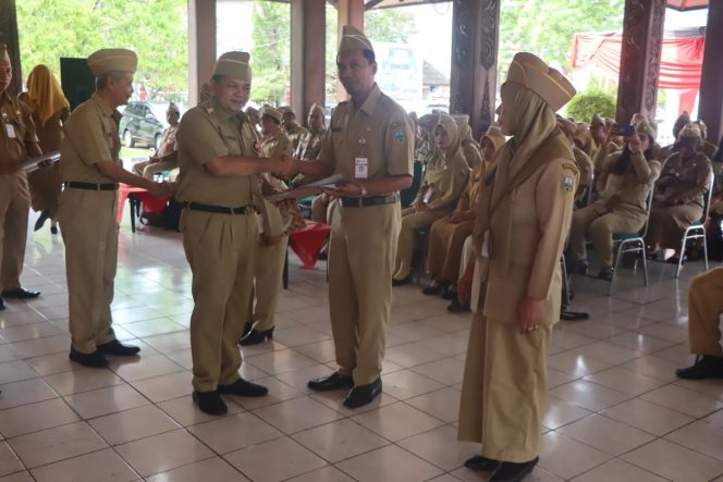 
					Bupati Semarang Jamin Tak Ada Jual Beli Jabatan Kepala Sekolah.