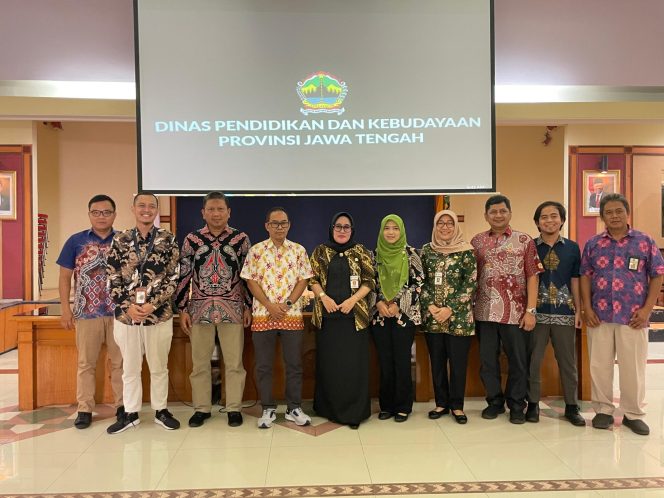 
					Kanwil DJP Jawa Tengah I dan Jawa Tengah II bersama Dinas Pendidikan dan Kebudayaan (Disdikbud) Provinsi Jawa Tengah  Provinsi Jawa Tengah membahas program Inklusi Kesadaran Pajak untuk sekolah tingkat menengah.