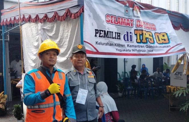 
					 Lebih dari 4000 personel PLN bersiaga menjaga keandalan kelistrikan pada 705 titik krusial seperti Kantor Komisi Pemilihan Umum (KPU) Provinsi, KPU Daerah, Kantor Badan Pengawas Pemilihan Umum (Bawaslu), hingga Panitia Pemilihan Kecamatan (PPK)