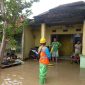PLN bergerak cepat menjaga keselamatan masyarakat dari bahaya kelistrikan akibat banjir di Kecamatan Gubuk, Kabupaten Grobogan