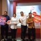 Head of Circle Java IOH Elny Wijaya (2 dari kiri) dan SVP Head of Region Central Java IOH Soejanto Prasetya (3 dari kiri) saat mengkampanyekan "Indosat Berkah Ramadan 2024" di Gedung Indosat Semarang.
