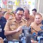 Kepala Kantor Perwakilan Bank Indonesia Provinsi Jawa Tengah, Rahmat Dwisaputra (kiri), Pj. Gubernur Jawa Tengah, Nana Sudjana (tengah) dan Walikota Semarang Hevearita Gunaryanti Rahayu (kanan)