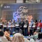 KPP Pratama Semarang Gayamsari memberikan penghargaan kepada beberapa wajib pajak.