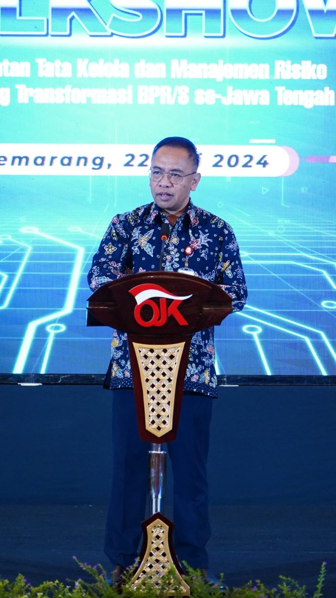 
					Kepala OJK Provinsi Jawa Tengah Sumarjono, saat membuka Talkshow "Peningkatan Tata Kelola dan Manajemen Risiko untuk mendukung Transformasi BPR/S se-Jawa Tengah dan DIY" di Semarang, Rabu (22/5/2024).