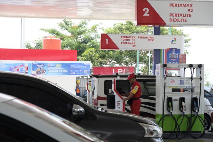 Untuk menjaga prosedur atau SOP, PT Pertamina Patra Niaga Regional Jawa Bagian Tengah (RJBT) melaksanakan melaksanakan Safety Stand Down (SSD) yang dihadiri 1000 perwakilan SPBU se-Jateng dan DIY. Untuk menjaga prosedur atau SOP, PT Pertamina Patra Niaga Regional Jawa Bagian Tengah (RJBT) melaksanakan melaksanakan Safety Stand Down (SSD) yang dihadiri 1000 perwakilan SPBU se-Jateng dan DIY.