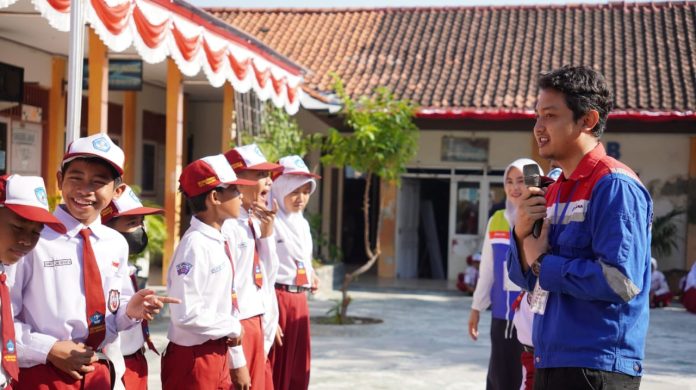 Pertamina kembali menyelennggarakan program Pertamina Energi Negeri (PEN) 7.0 secara serentak di Indonesia termasuk Provinsi Jawa Tengah (Jateng) dan Daerah Istimewa Yogyakarta (DIY) pada Senin (26/08). Untuk wilayah Jawa Tengah dilaksanakan di SD Gemah dan SD Sendangguwo 01di Kota Semarang, SDN Tamanan 3 di Kabupaten Sleman, serta SDN Karangrejo di Kabupaten Magelang. 