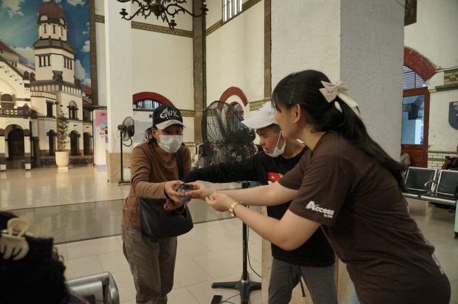 
					KAI Daop 4 Semarang Bagikan Ribuan Cup Kopi Gratis Kepada Pelanggan KA di Momen Spesial HUT ke-79
