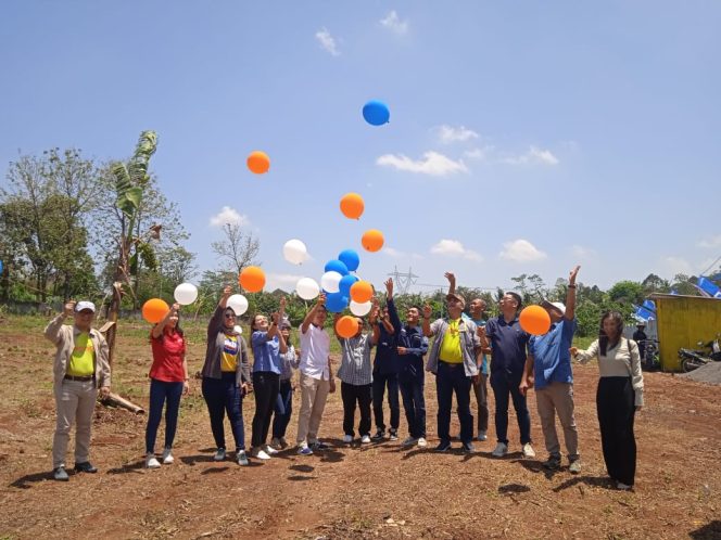
					Launching Fasindo Pandawa Estate ditandai dengan pelepasan balon oleh pimpinan Fasindo Group bersama pimpinan Perbankan.