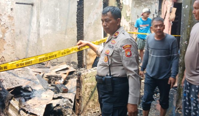 
					Polisi Olah TKP Lokasi Kebakaran yang Tewaskan Tiga Balita di Jaktim
