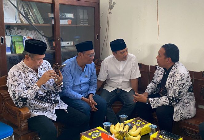 
					Terima Aspirasi Kesejahteraan Guru dari PGRI, Yoyok-Joss Komitmen Prioritaskan Pendidikan