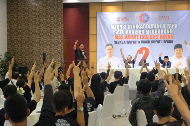 
					Dicurhati Buruh Jalan Rusak, Mas Wiwit Komitmen Muluskan Jepara Selama Tiga Tahun