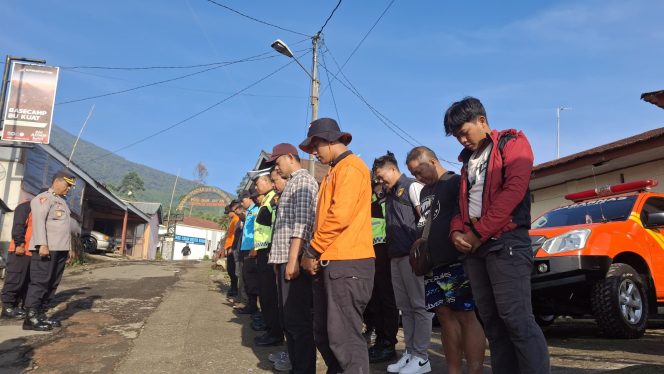 
					Mendaki Di Gunung Slamet, Siswi SMKN 3 Semarang Dilaporkan Hilang