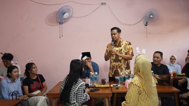 
					Kebersamaan di Dapur Juang: Paslon Mawar dan Warga Bahas Kemajuan UMKM