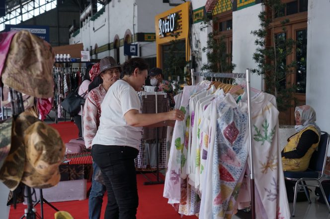 
					Begini KAI Daop 4 Semarang Peringati Hari Batik Nasional, Gelar Bazar Hingga Live Membatik Di Stasiun