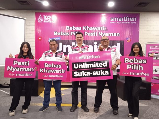 
					Smartfren meluncurkan paket terbaru Unlimited Suka-Suka, Kamis (14/11) di Hotel Room Inc Semarang.