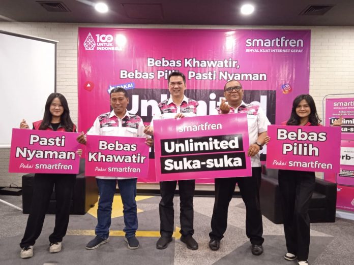 Smartfren meluncurkan paket terbaru Unlimited Suka-Suka, Kamis (14/11) di Hotel Room Inc Semarang. Smartfren meluncurkan paket terbaru Unlimited Suka-Suka, Kamis (14/11) di Hotel Room Inc Semarang.
