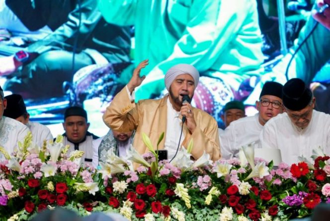 
					Ribuan Jamaah Penuhi Jateng Bersolawat HUT ke-53 Korpri