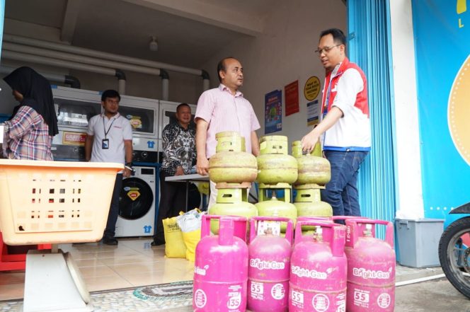 
					Dalam sidak bersama Dinas Perdagangan Kota Semarang, Pertamina kembali ditemukan empat usaha laundry (binatu) di Kecamatan Gunung Pati, Kota Semarang, masih menggunakan LPG subsidi 3 kg  pada Jumat (06/12).