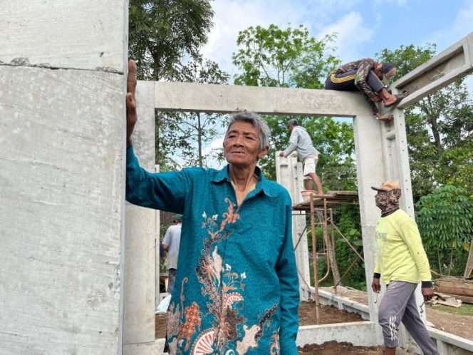 
					Bahagianya Wagiman dan Istri Dapat Bantuan Rumah dari Gubernur Jateng