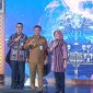 Kepala Perwakilan Bank Indonesia Provinsi Jawa Tengah, Rahmat Dwisaputra, Gubernur Provinsi Jawa Tengah, Ahmad Luthfi, dan Kepala Dinas Penanaman Modal dan Pelayanan Terpadu Satu Pintu (DPMPTSP) Provinsi Jawa Tengah, Sakina Rosellasari, dalam pembukaan Central Java Investment Business Forum (CJIBF) dan UMKM Gayeng 2025 di Semarang pada Senin (5/5/2025).