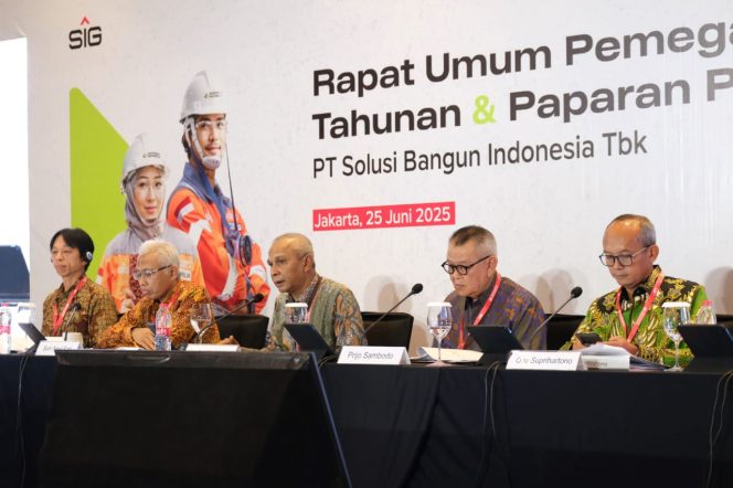 
					PT Solusi Bangun Indonesia Tbk (SBI) melakukan Rapat Umum Pemegang Saham (RUPS) Tahunan yang digelar Rabu (25/6) di Jakarta