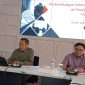 Kepala OJK Provinsi Jawa Tengah Hidayat Prabowo (kiri) didampingi Direktur Pengawasan Perilaku Pelaku Usaha Jasa Keuangan, Edukasi dan Perlindungan Konsumen OJK Provinsi Jawa Tengah, Taufik Andriawan (kanan), dalam Media Briefing Tw II 2025 di kantor OJK Semarang, Jumat (29/8).