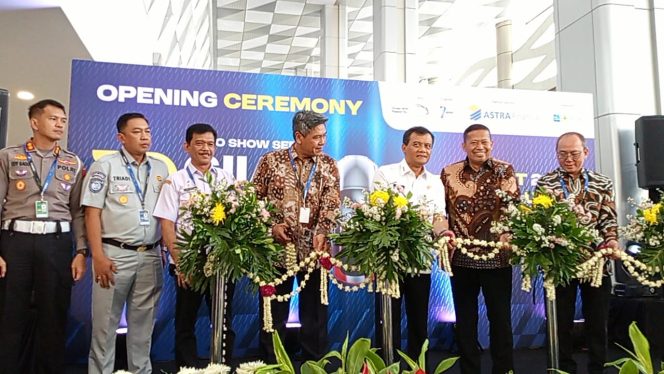 
					Gaikindo Indonesia International Motor Show (GIIAS) Semarang 2025 hari ini (24/9) resmi dibuka oleh Gubernur Jawa Tengah Ahmad Lutfi di Muladi Dome, Universitas Diponegoro (Undip) Semarang.