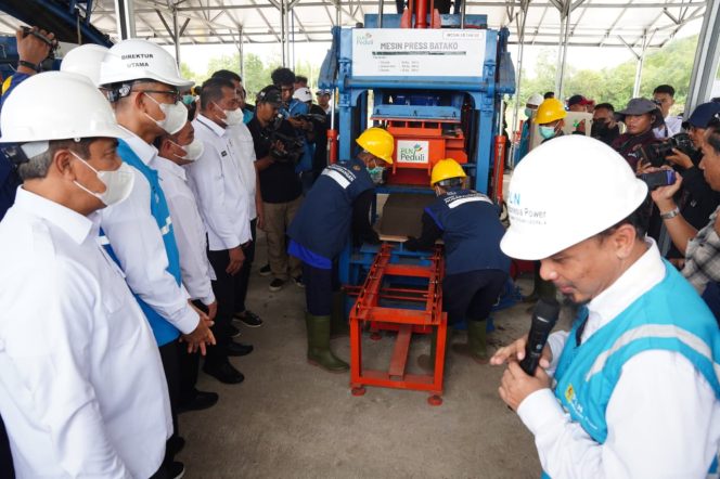
					PT PLN bersinergi dengan Kementerian Imigrasi dan Pemasyarakatan (IMIPAS) Republik Indonesia membangun fasilitas pengelolaan Fly Ash & Bottom Ash (FABA) atau limbah abu batubara di Lembaga Pemasyarakatan (Lapas) Nusakambangan.