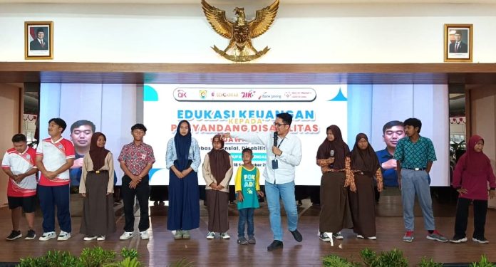 OJK Provinsi Jawa Tengah menyelenggarakan Edukasi Keuangan bagi Penyandang Disabilitas se-Jawa Tengah dengan tema “Bebas Finansial, Disabilitas Berdaya” di Pendopo Kabupaten Kendal, Kamis (18/9).