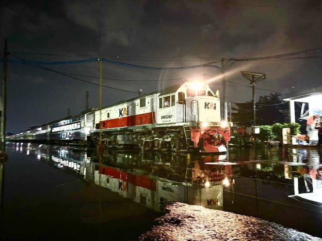 
					Genangan Air di Lintas Semarang Tawang–Alastua Mulai Surut, KAI Operasikan Kembali Kereta dengan Kecepatan Terbatas
