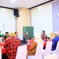 Otoritas Jasa Keuangan (OJK) memfasilitasi pertemuan antara pengurus PT Dana Syariah Indonesia (DSI) dengan para pemberi dana (lender) di Kantor OJK di Jakarta, Selasa (28/10).
