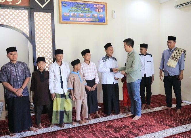 
					Semangat Berbagi di Gerbang Tol Kalikangkung: JSB Santuni Anak Yatim dan Perkuat Hubungan dengan Masyarakat