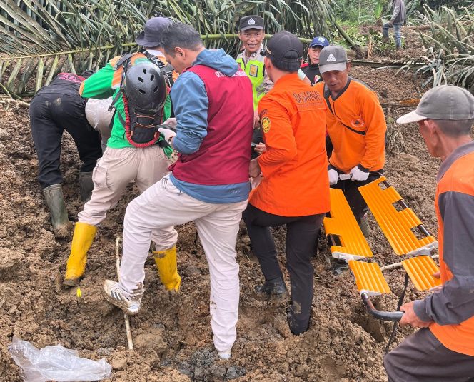
					Pencarian Korban Longsor Banjarnegara Ditunda Sementara: “Kondisi Tanah Masih Sangat Labil”