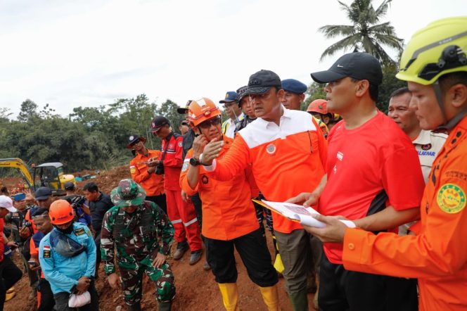 
					Longsor Cibeunying: Pemerintah Maksimalkan Modifikasi Cuaca Percepat Evakuasi